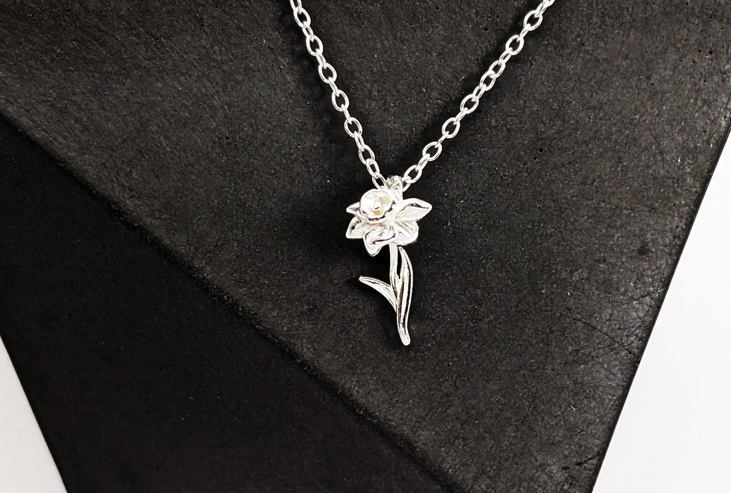 Narcissus Necklace